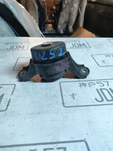 Левая подушка двигателя аккорд 8 0252 HONDA ACCORD