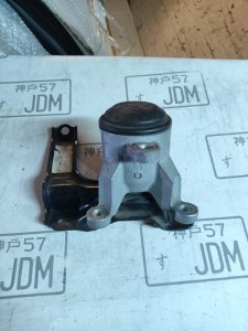 Правая подушка двигателя j32 0107 NISSAN TEANA
