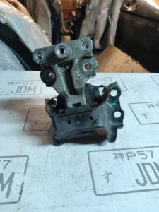 Правая подушка двигателя NISSAN NOTE