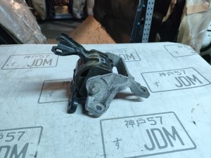 Левая подушка двигателя Mitsubishi outlander CW6W FR 1546 MITSUBISHI OUTLANDER CW6W 2008