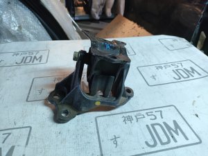 Правая верхняя подушка двигателя HONDA ODYSSEY RA7 2001