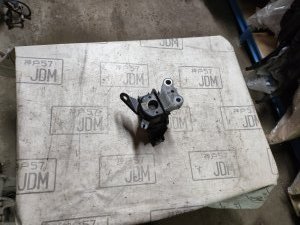 Подушка двигателя правая TOYOTA WISH 4WD