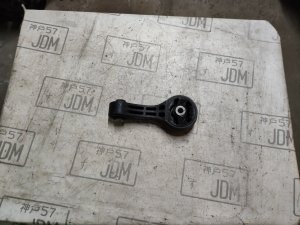 Подушка двигателя HONDA FIT