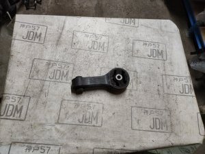 Подушка двигателя HONDA FIT