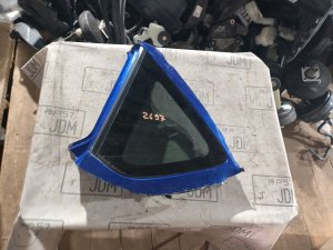 Стекло собачника заднее левое MAZDA AXELA