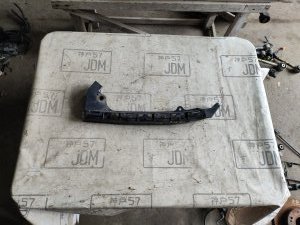 Крепление под фару перед лево HONDA STREAM